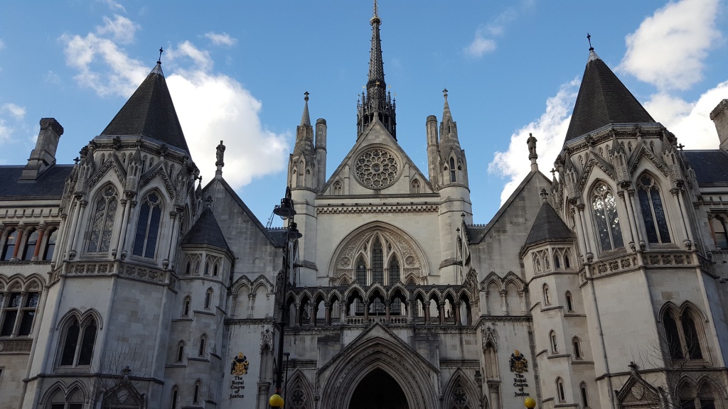 the-royal-court-of-justice-5150755_1920.jpg